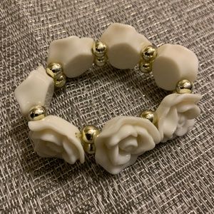 3/$30  White Flower Elastic Bracelet